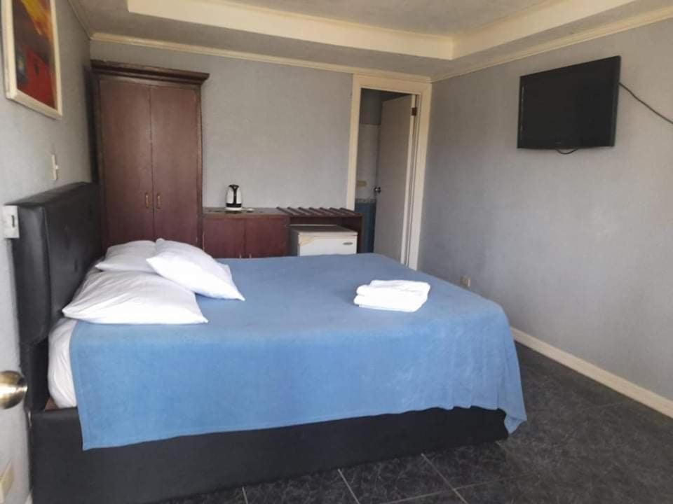 Blue Rock Resort Olongapo Exterior photo