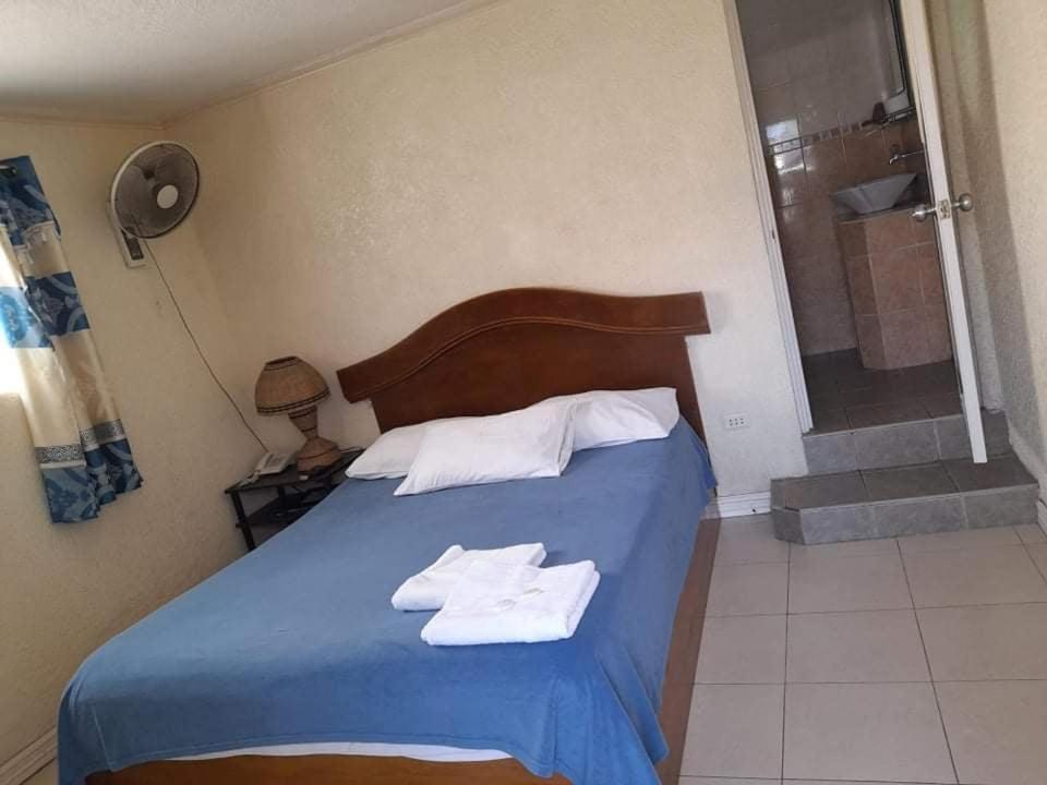 Blue Rock Resort Olongapo Exterior photo