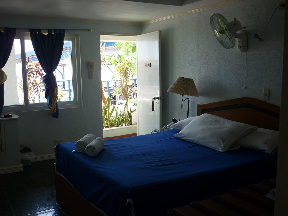 Blue Rock Resort Olongapo Exterior photo