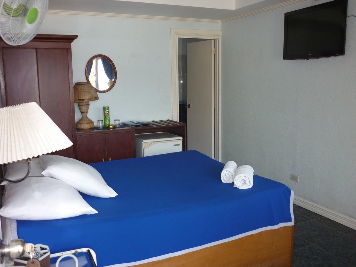 Blue Rock Resort Olongapo Exterior photo