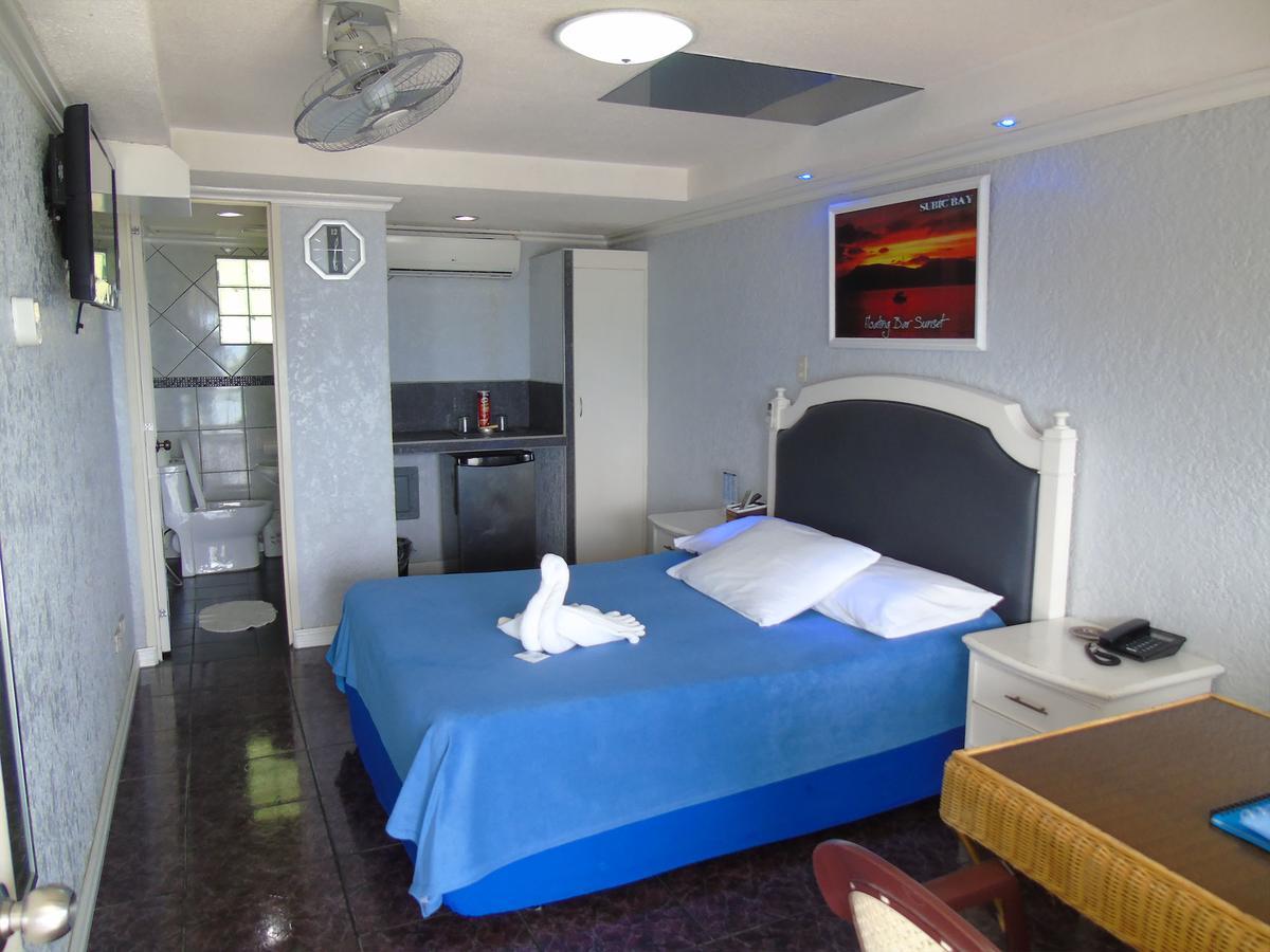Blue Rock Resort Olongapo Exterior photo