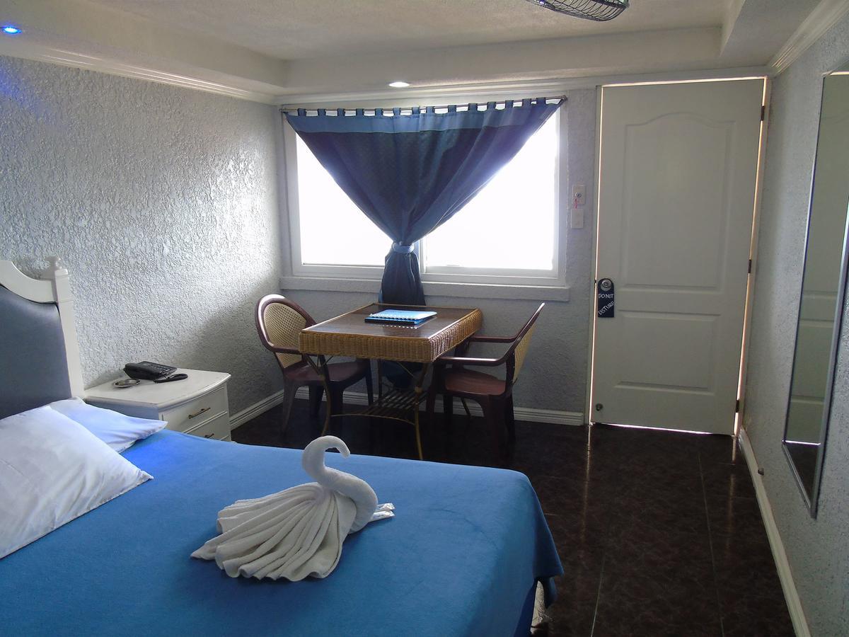 Blue Rock Resort Olongapo Exterior photo