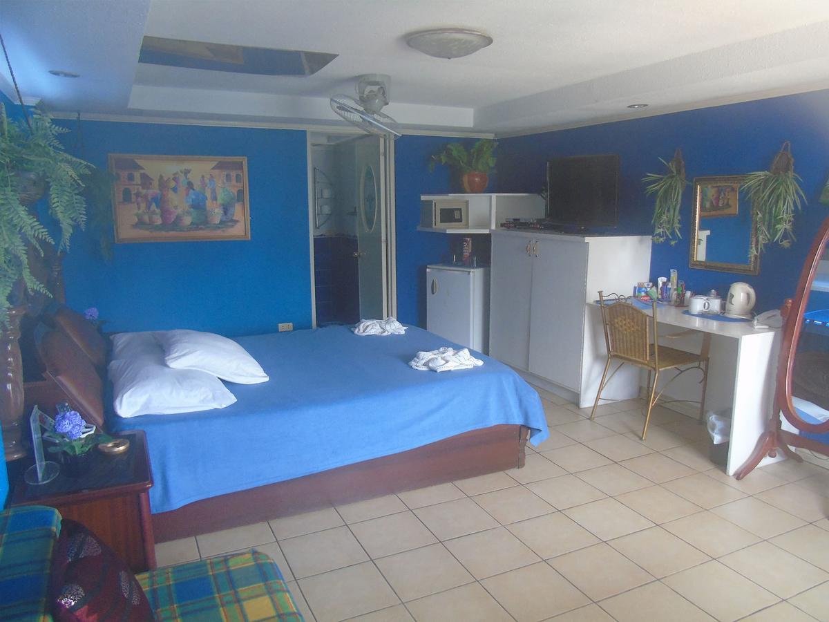 Blue Rock Resort Olongapo Exterior photo