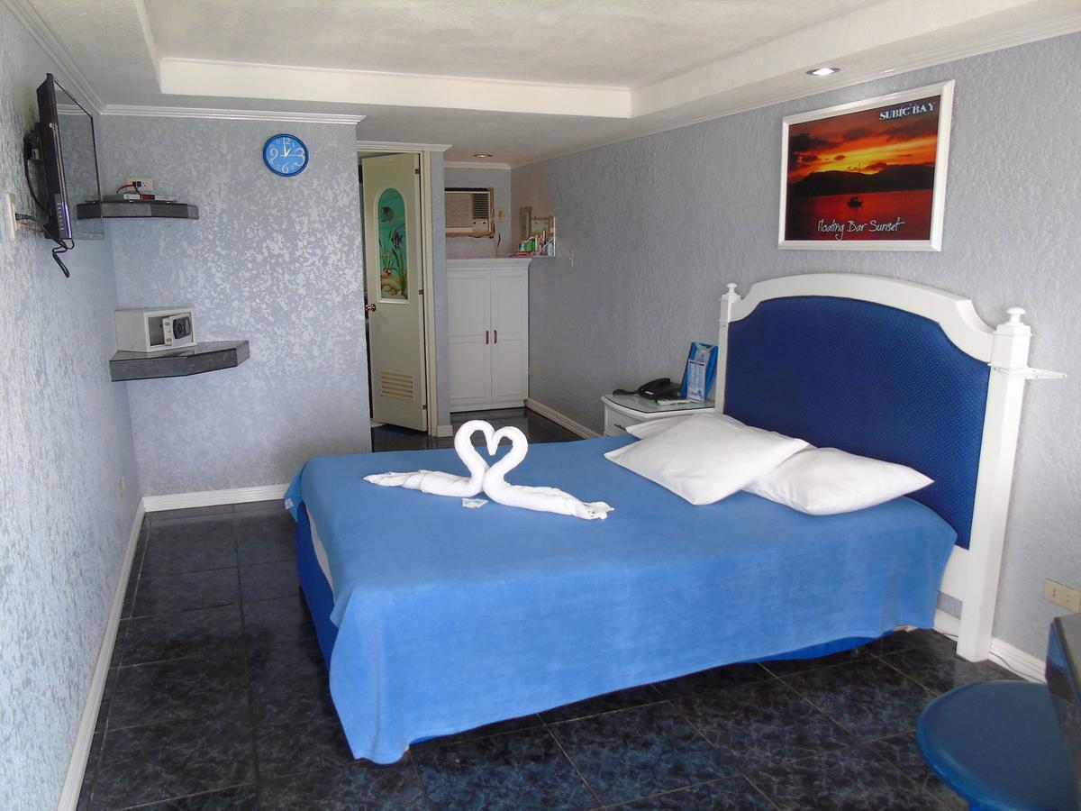 Blue Rock Resort Olongapo Exterior photo
