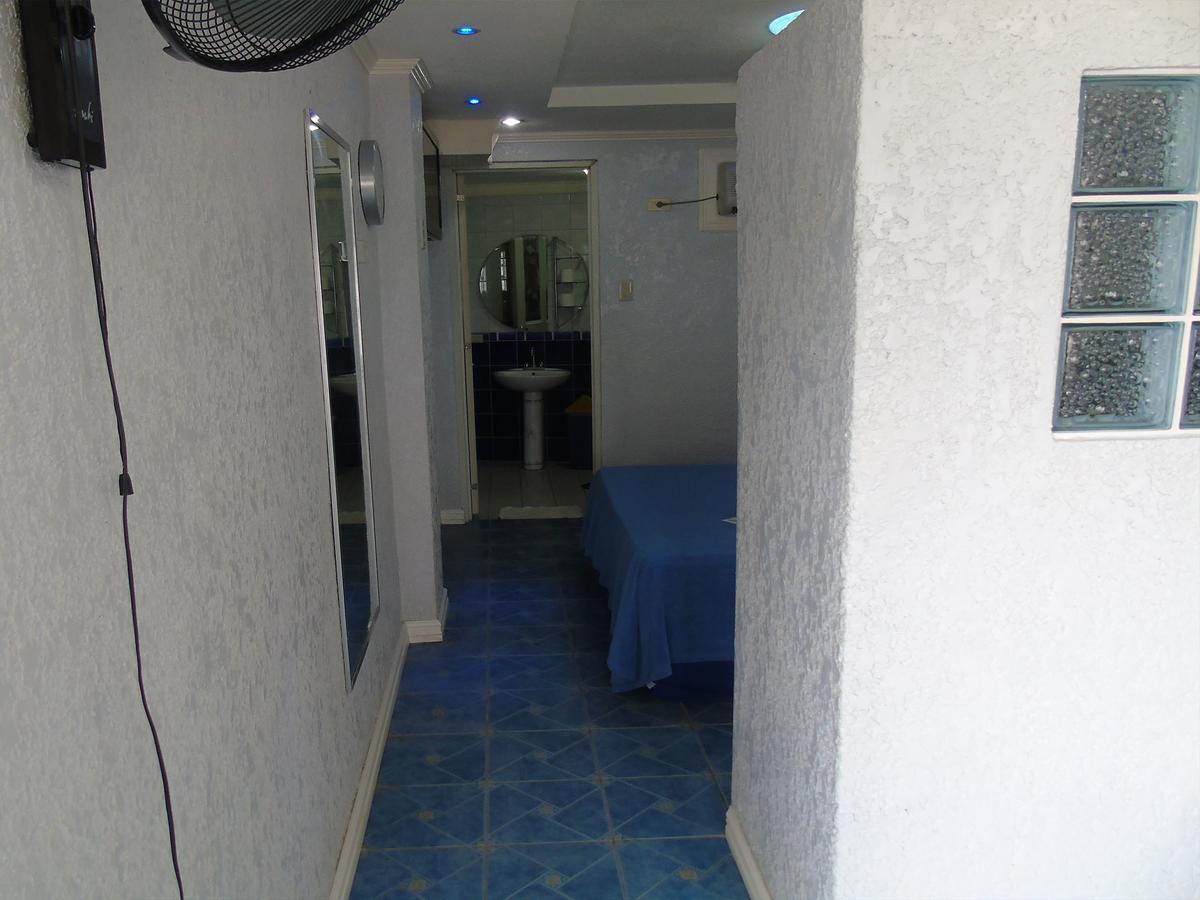Blue Rock Resort Olongapo Exterior photo
