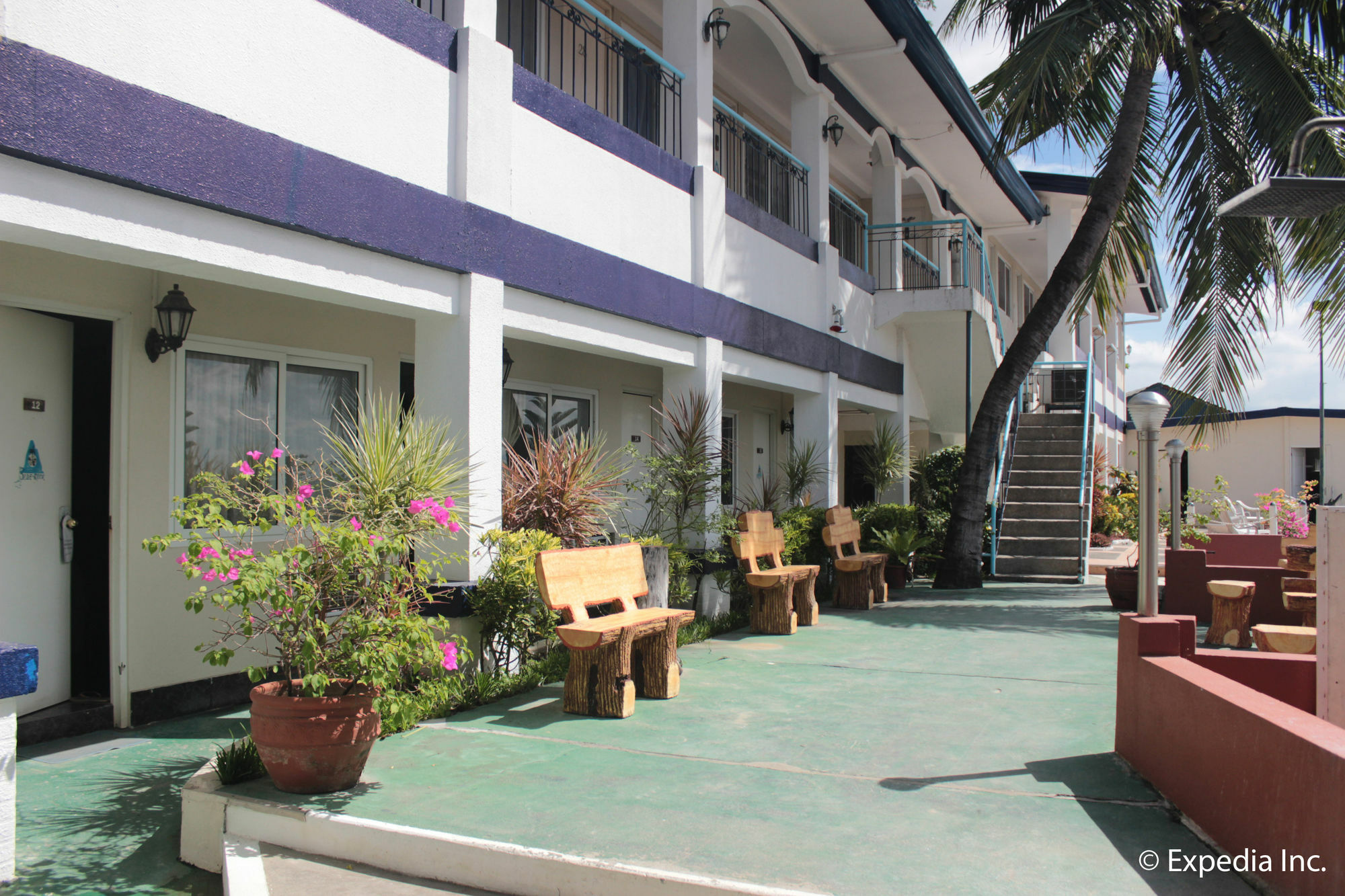 Blue Rock Resort Olongapo Exterior photo